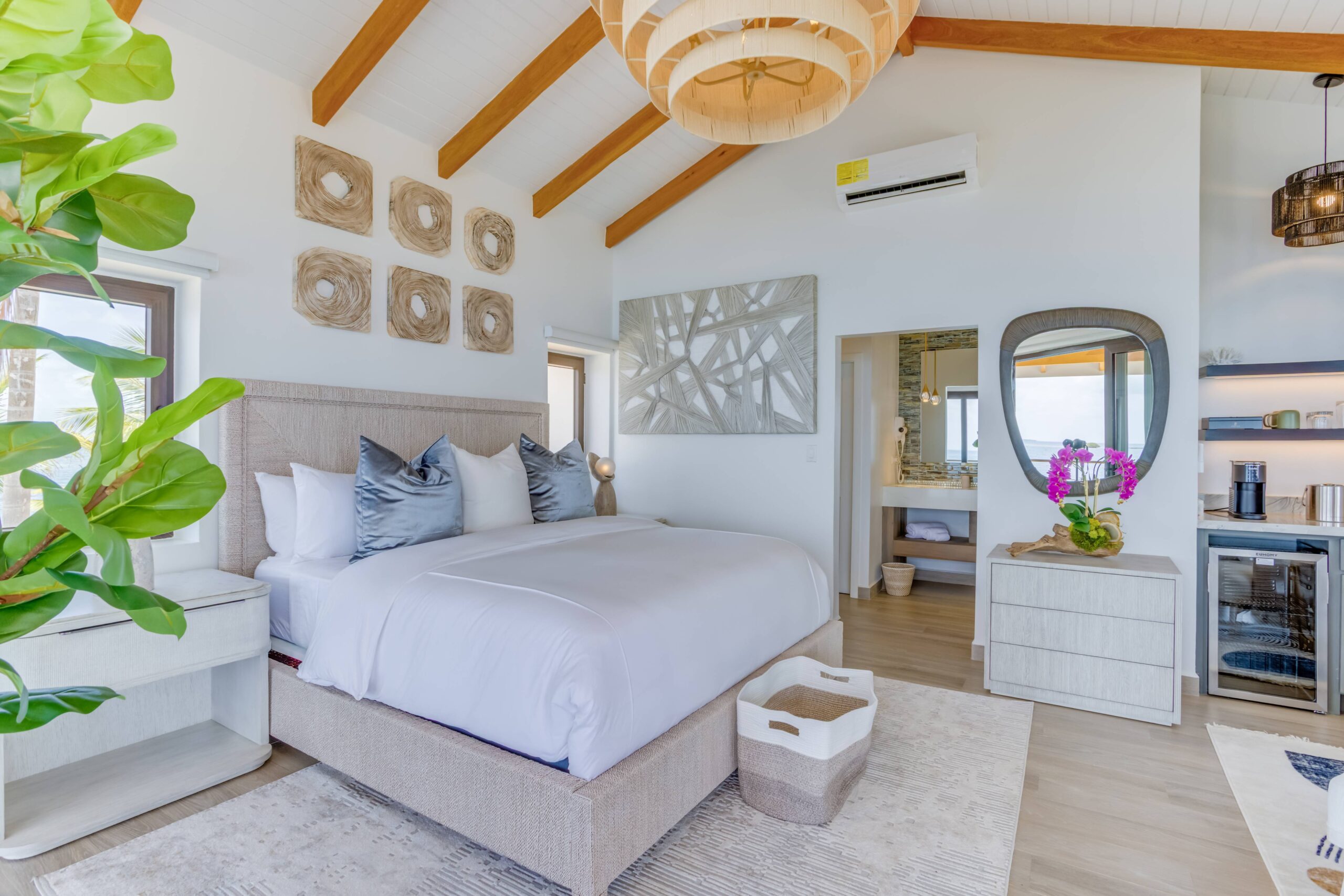 magenta_caye_belieze_private_island_resort_private_sanctuary_casita_bedroom-Den